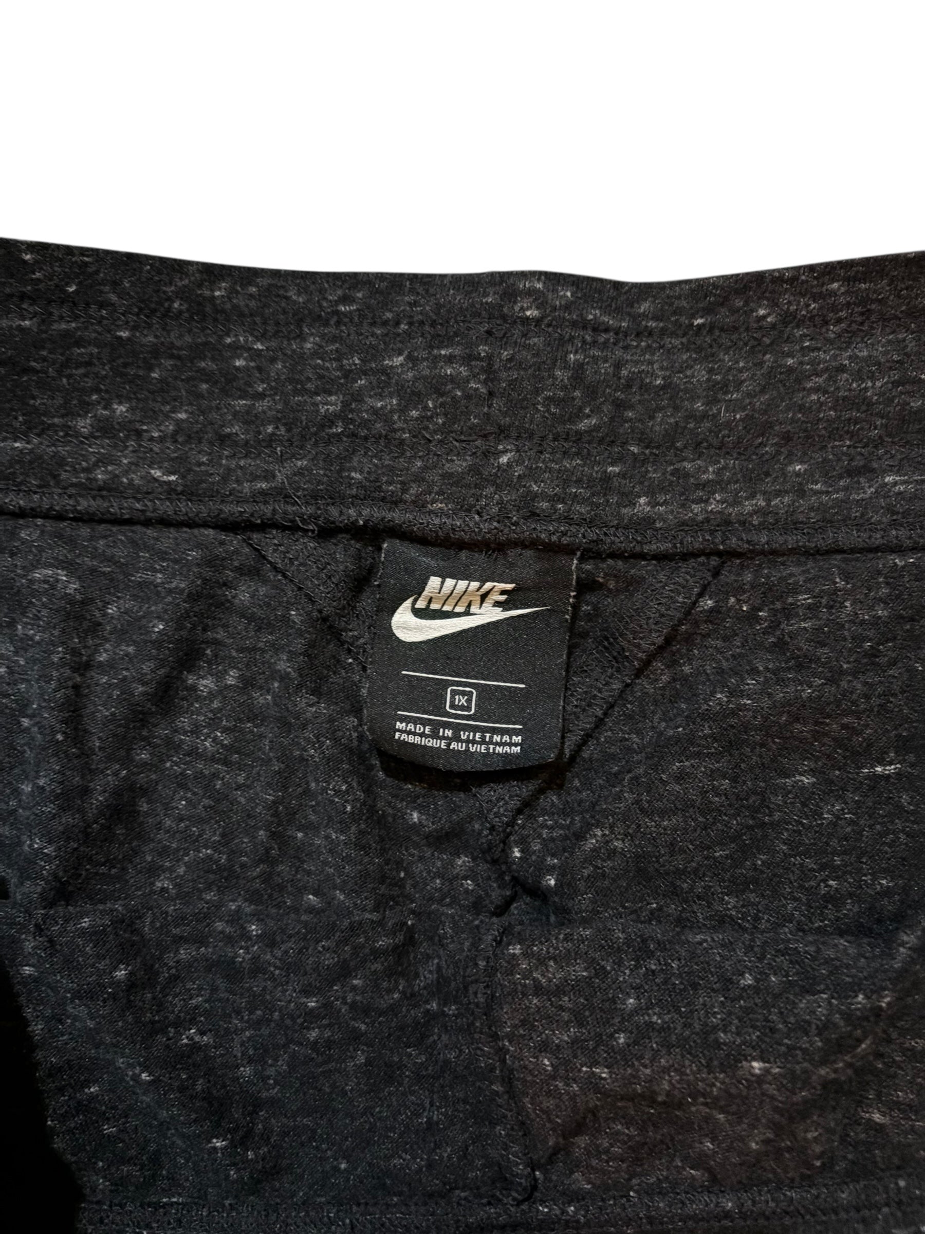 Nike Woman’s mid-calf joggers