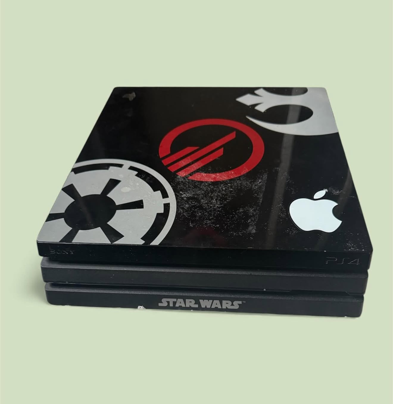 PlayStation 4 Pro 1TB Star Wars Battlefront ll Limited Edition Console ( Used ) in great condition