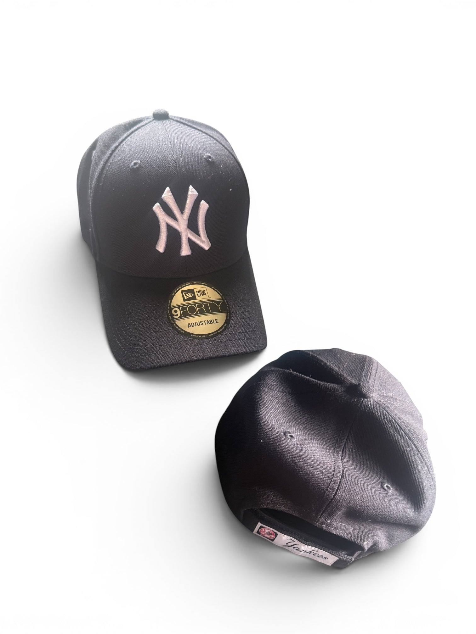Yankees Cap 
1 Size Velcrow Strap
